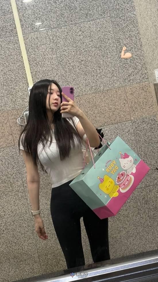 《剑星》申才恩性感黑丝热舞新视频：翘臀扭的真劲爆