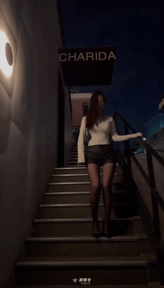 《剑星》申才恩性感黑丝热舞新视频：翘臀扭的真劲爆